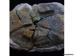 Пирит, "спектропирит", в полости конкреции. Россия. 150*100*80мм