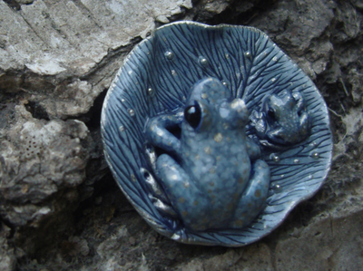 "Лелевеля и Полель. В ожидании света первой звезды", мини брошь с лягушками