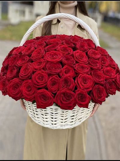 101 красная роза в корзине (цвет на выбор)