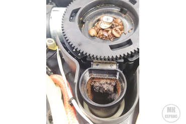 Выход из кофемолки забит 