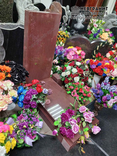 Малиновый кварцит шокша выставка памятников