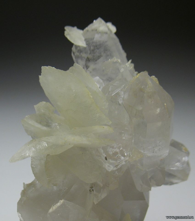 Анкерит на кварце. 50*31*19мм