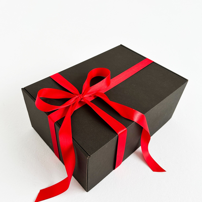 Большая подарочная коробка GILEV 37x26x12см с красной лентой и наполнителем