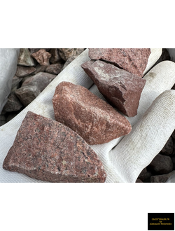 малиновый декоративный щебень