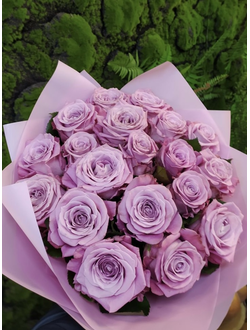 19 лиловых роз