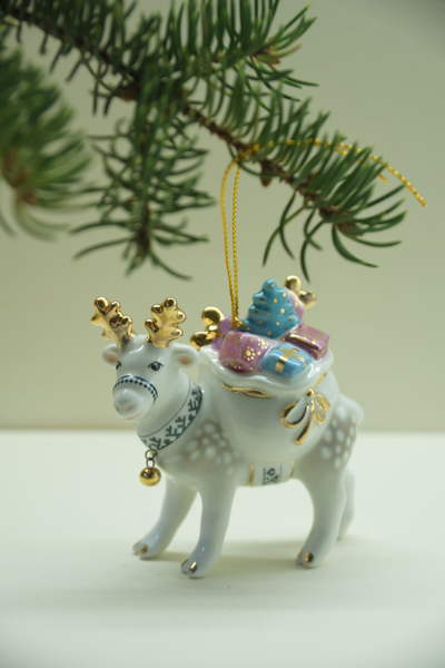 Олень с мешком