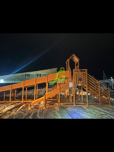 Зимняя деревянная горка "Snow Fox 12 м" с двумя скатами (две лестницы)