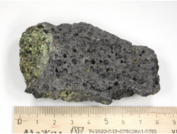 Хризолит (Перидот, Оливин) кристаллы на породе, США (85*51*27 мм, 123 г) №27236