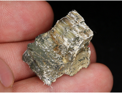 Хризотил-асбест "экстра", необработанный образец, Россия, КЧР, Урупский район, Беденский массив, м-ние Мощевая балка (24*15*12 мм, 7 г) №29890