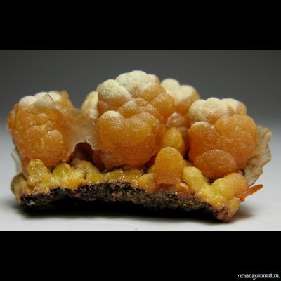 Миметит с кальцитом. Мексика. 25*19*16мм