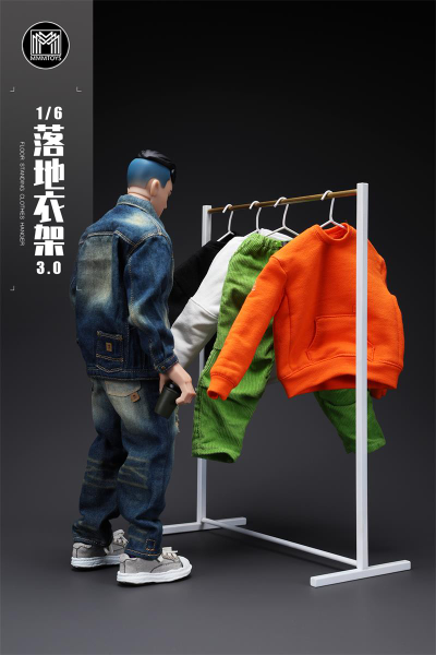 Стойка с вешалками 1/6 (белая) - КОЛЛЕКЦИОННАЯ ДИОРАМА 1/6 Freestanding coat rack 3.0 (M2405B) - MMMTOYS