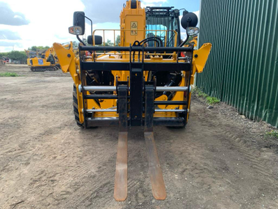 Телескопический погрузчик JCB 540-170, 2023