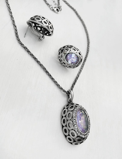 (АРТИКУЛ: 9678/53) КОМПЛЕКТ ЖЕНСКИЙ (КУЛОН НА ЦЕПОЧКЕ + СЕРЬГИ ), МЕТАЛЛ ЦВЕТ "СЕРЕБРО", БЛЕДНО-СИРЕНЕВЫЕ КРИСТАЛЛЫ, МЕЛКИЕ СТРАЗЫ
