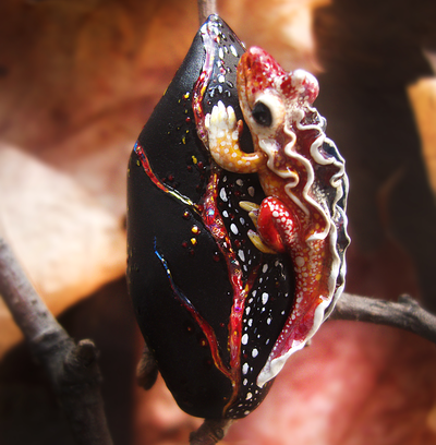 "Саламандра, дитя пламени", миниатюрная фэнтези-брошь (4,5 см)