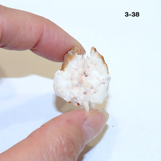 Ванадинит натуральный (щетка) №3-38: 28*24*14мм