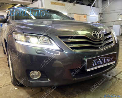 Фары Toyota Camry 40 в стиле Lexus бегающие