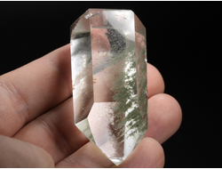 Кварц горный хрусталь с фантомами и хлоритом, кристалл полированный, Бразилия (56*29*25 мм, 61 г) №36854