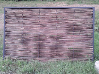 плетеный забор в рамке