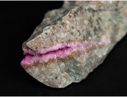 Кобальтокальцит, кристаллы на породе, Марокко (44*20*14 мм, 15 г) №28681