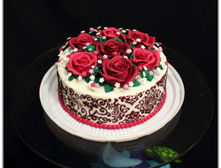Торт с бордовыми розами ( 3 кг.)
