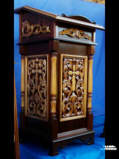 Резное украшение для аналоя