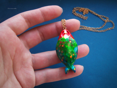 "Возвращение рыбки Русалды в Изумрудную лагуну", подвеска в стиле минимализма