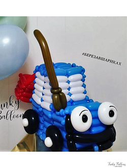 Фигура из шаров "Трактор"