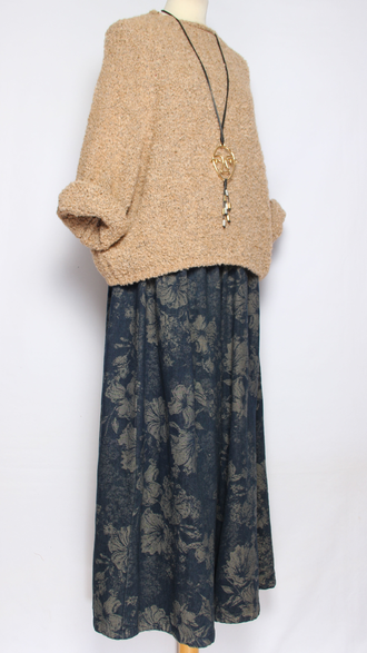 БРЮКИ-ЮБКА джинс-гобелен "БЕЗ КАРМАНОВ" крупные цветы черные, синие р.46-54