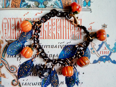 Браслет с тыковками и чёрным котом "Таинство сентября", необычное осеннее украшение
