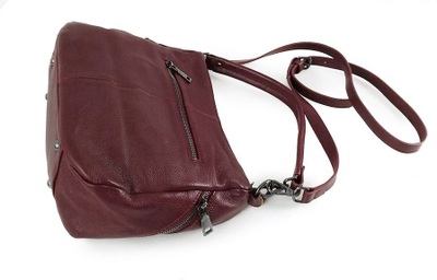 (АРТИКУЛ: 8332/0/02) СУМКА ЖЕНСКАЯ, НЕБОЛЬШАЯ, НАТУРАЛЬНАЯ КОЖА, ТЕМНО-БОРДОВАЯ, С ДЕКОРАТИВНЫМИ НАРУЖНЫМИ КАРМАНАМИ, С ПЛЕЧЕВЫМ РЕМНЕМ