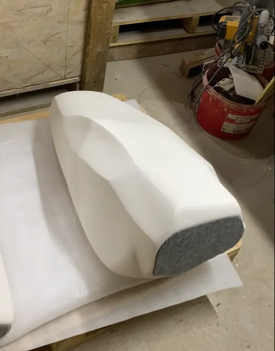 Готовые изделия, отшлифованные и покрытые лаком. На пятку наклеен войлок.