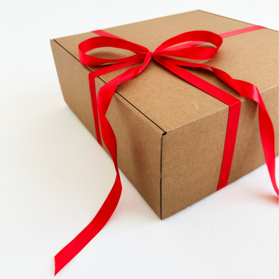 3 штуки - Подарочная коробка GILEV 37х37х14см с наполнителем и красной лентой