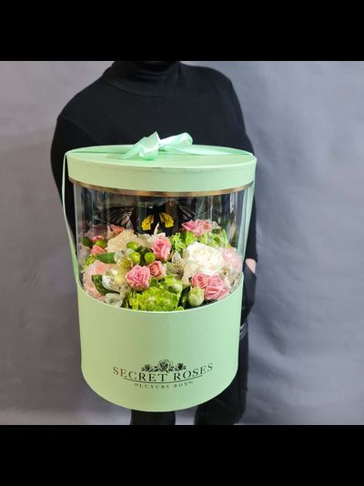 Букет в коробке с бабочкой №112