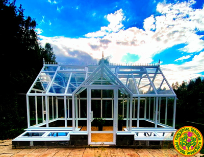 Базовая комплектация теплицы в английском стиле с холлом из стекала и алюминия ЕЛИЗАВЕТА 6000 х 3000 мм