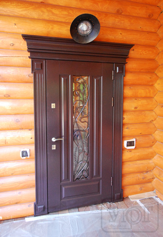 №32. Коттеджная дверь с терморазрывом. Массив дерева. Кованая решётка со стеклопакетом