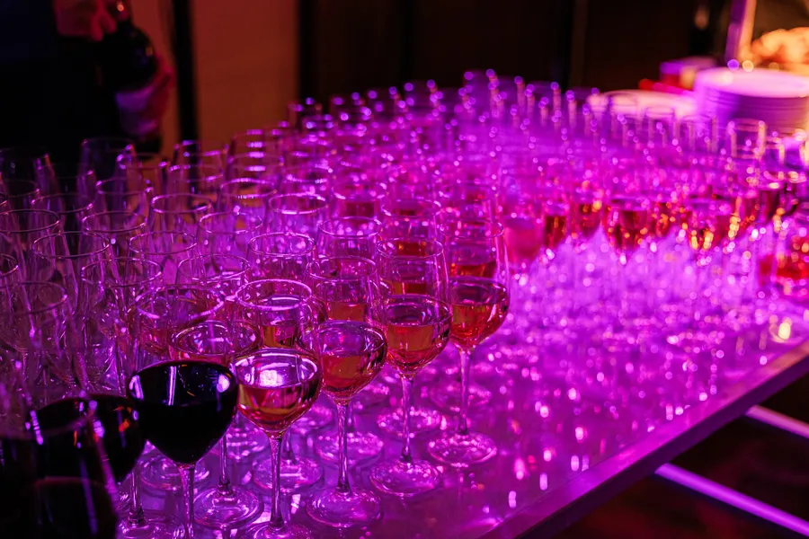 Оформление презентации Kuppersberg цветочными композициями от компании "Приятно" 