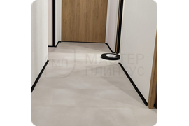 Стильный акцент для вашего интерьера: процесс установки черного эластичного плинтуса Dollken WLK 20, который преображает пространство.