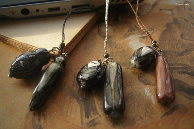 "Пуаро и Гастингс", фарфоровый брелок для мобильного телефона