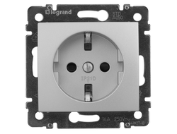Legrand 770121, Valena Розетка 16А с з/к с защитными шторками 2P+E, алюминий