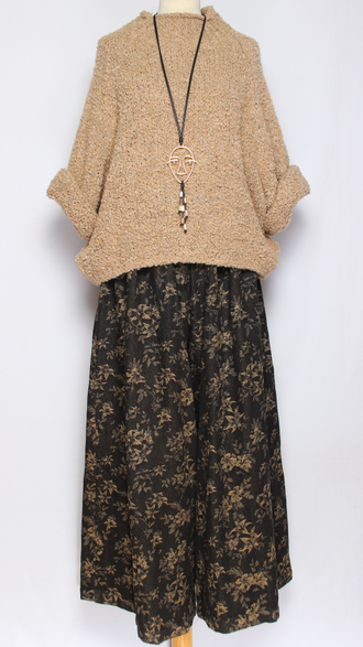 БРЮКИ-ЮБКА джинс-гобелен "БЕЗ КАРМАНОВ" букетики цветов черные, синие р.46-54