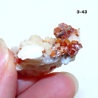 Ванадинит натуральный (щетка) №3-43: 28*23*13мм