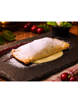 Штрудель вишневый