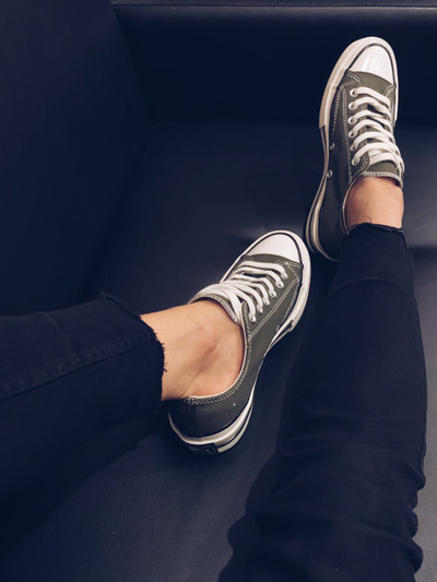 Кеды Converse Chuck Taylor 70 зеленые низкие 146977C на ногах фото