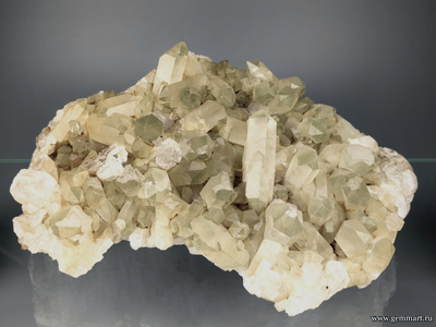 Горный хрусталь с включениями хлорита. Северная Осетия. 220*140*70мм