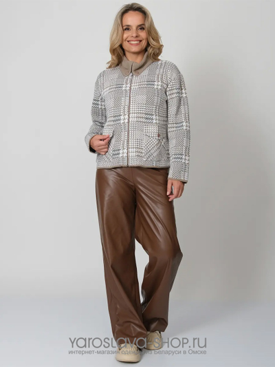 Женский жакет на молнии в бежевом цвете