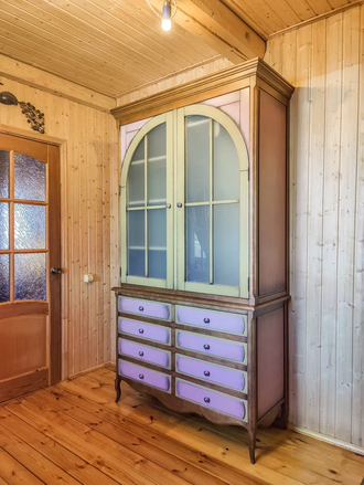 Шкаф книжный с аркой и 8 ящиками.