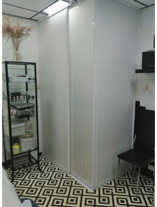 угловая перегородка в кабине