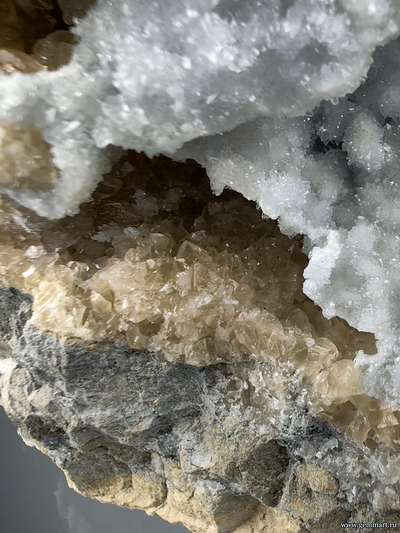 Целестин  и кальцит. Дагестан. Россия. 80*80*70мм