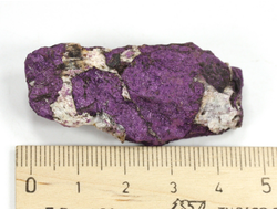 Пурпурит с прожилками, коллекционный образец, Намибия (48*20*16 мм, 28 г) №37554