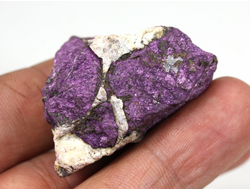 Пурпурит с белыми прожилками, коллекционный образец, Намибия (39*29*28 мм, 39 г) №37555